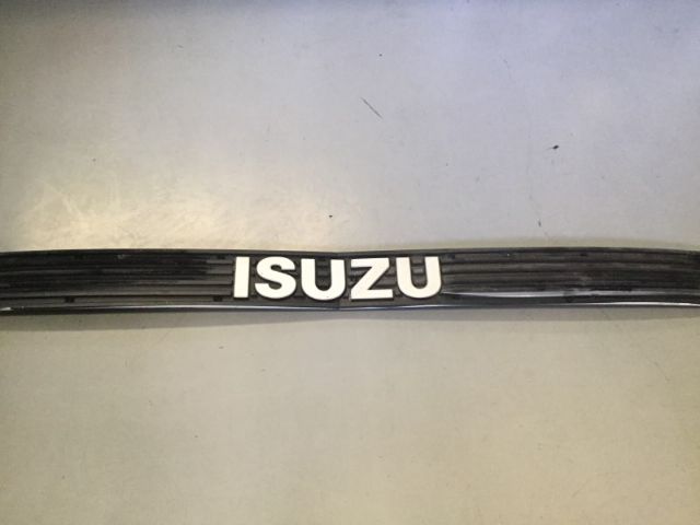 Isuzu F-Series FVR FVR13 1987-02/1992 Grille Badge